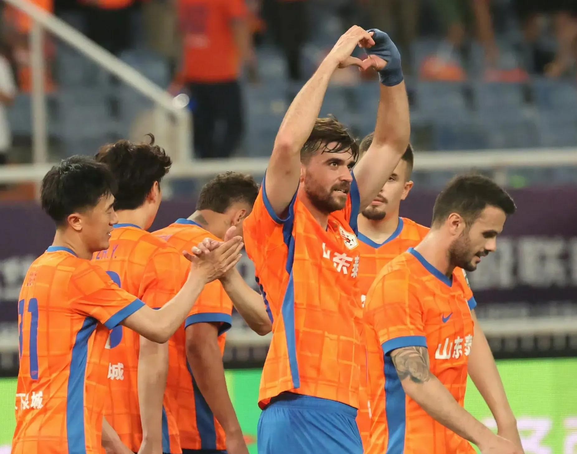 星空体育-国际比赛日CBA常规赛焦点战，山东泰山绝杀压哨，话题不断，轮换策略成焦点的简单介绍