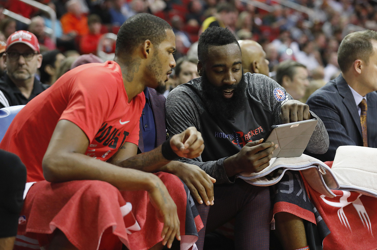 星空体育-包含华盛顿奇才发布备战花絮，今晨防线松动，NBA季后赛任务艰巨，年轻球员得到机会的词条
